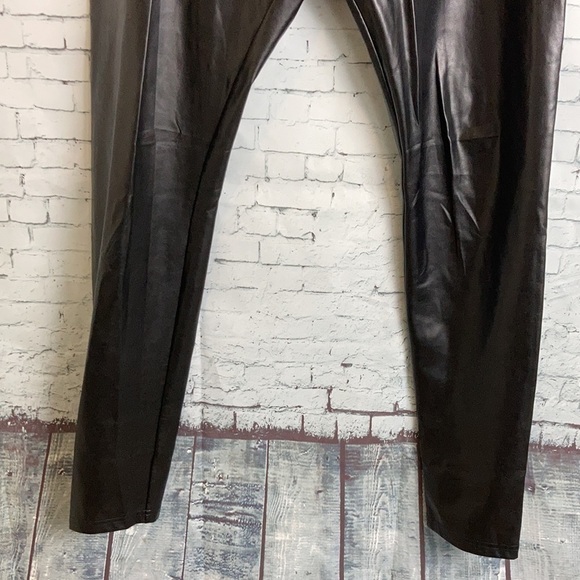 R Label by The Reset Black Vegan Faux Leather Leggings Size XL Cruelty Free - Picture 5 of 16